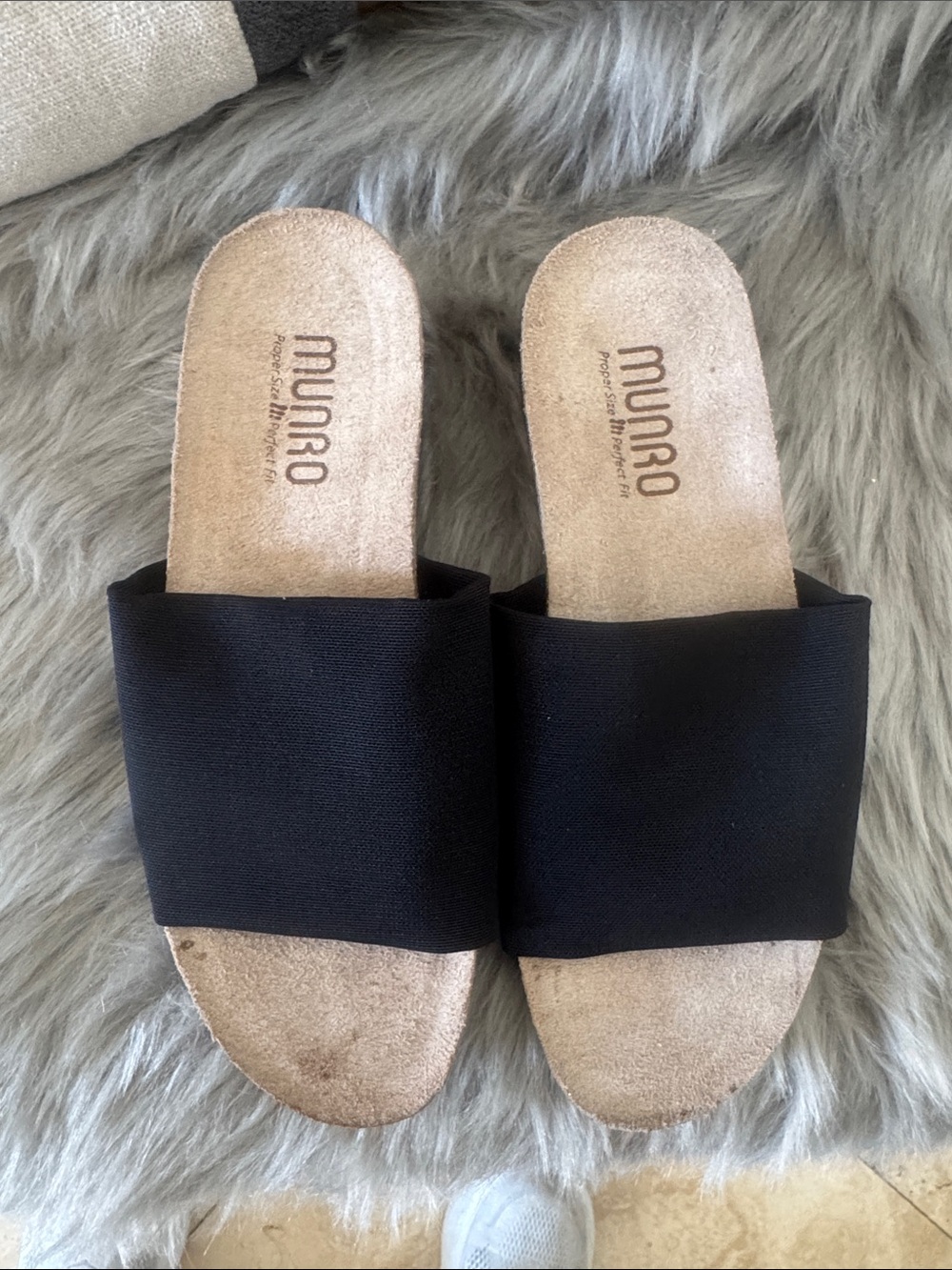 Munro Black Wide-Band Slide Sandals
